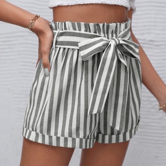 Rolled Hem Self Belted Striped Shorts Size L(8/10) NWT - Picture 4 of 6